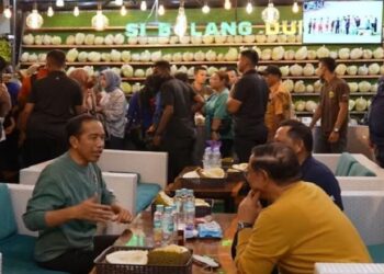 Presiden Rayakan Emas Sepak Bola SEA Games dengan Traktiran Durian