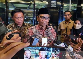 Presiden Tunjuk Menkopolhukam Mahfud MD sebagai Plt. Menkominfo