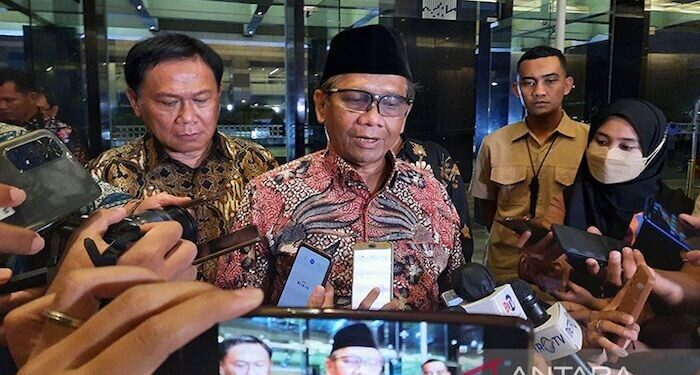 Presiden Tunjuk Menkopolhukam Mahfud MD sebagai Plt. Menkominfo