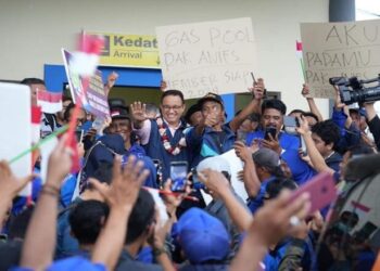 Anies Baswedan Meminta Restu Pengasuh Ponpes Al Qodiri Jember