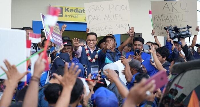 Anies Baswedan Meminta Restu Pengasuh Ponpes Al Qodiri Jember