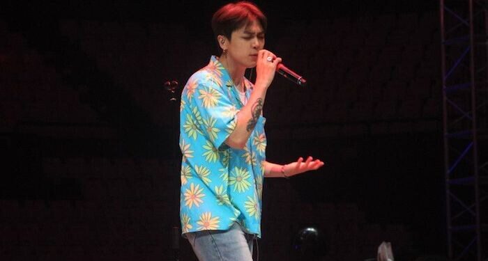 Konsumsi Teh dan Banyak Bicara Ritual Junny Sebelum Manggung