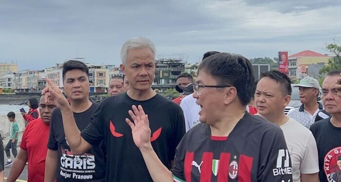 Ganjar Nikmati Nasi Kuning Campur Ikan Roa Merah di Manado