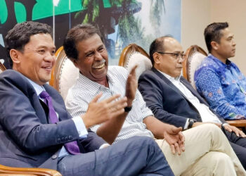 Anggota Komisi III Habiburokhman, Pakar Hukum Tata Negara Universitas Khairun Ternate Margarito Kamis, Anggota Komisi III DPR dari Fraksi Golkar Supriansah dan Dosen Fakultas hukum Universitas Islam Riau M. Rizqi Azmi menjadi pembicara dalam diskusi Forum Legislasi “Mencermati Putusan MK” di Jakarta. Foto: Anton