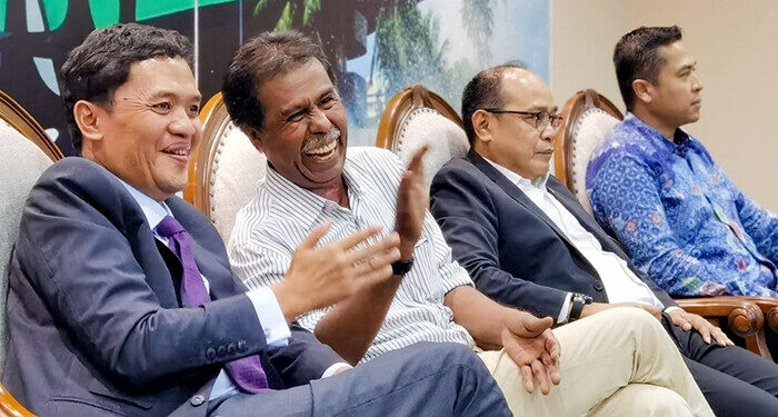 Anggota Komisi III Habiburokhman, Pakar Hukum Tata Negara Universitas Khairun Ternate Margarito Kamis, Anggota Komisi III DPR dari Fraksi Golkar Supriansah dan Dosen Fakultas hukum Universitas Islam Riau M. Rizqi Azmi menjadi pembicara dalam diskusi Forum Legislasi “Mencermati Putusan MK” di Jakarta. Foto: Anton