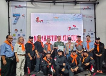 Mengenang Pengibaran Merah Putih di Tujuh Atap Dunia