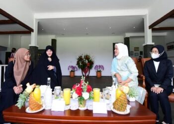 Ibu Negara RI sambut Ibu Negara Iran Perlihatkan Batik dan Minum Teh