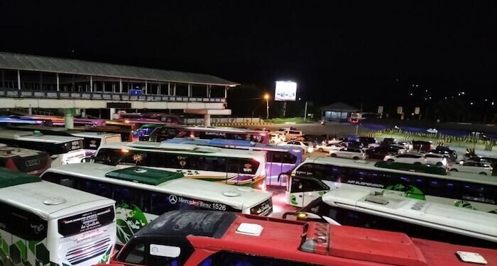 Ratusan Bus Padati Pelabuhan Bakauheni pada H+8 Dini Hari