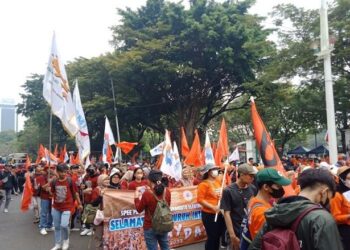 Massa Buruh Mulai Bergerak ke Patung Kuda