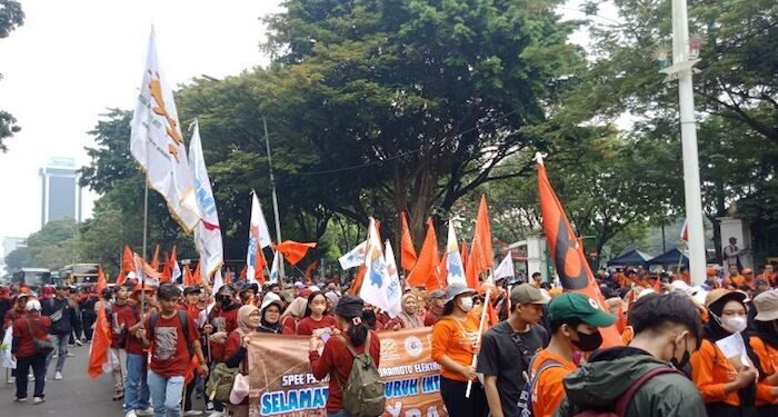 Massa Buruh Mulai Bergerak ke Patung Kuda