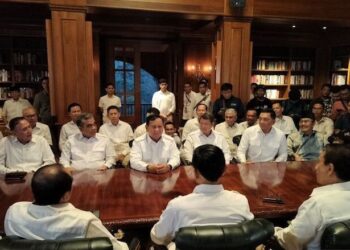 Prabowo Didampingi Hashim Sambut Kedatangan Wiranto di Hambalang