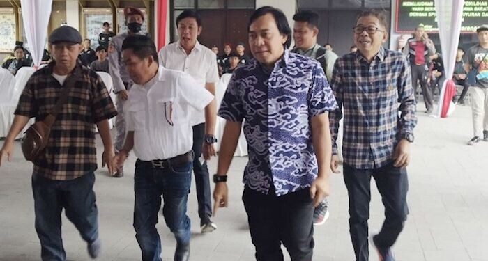 KPU Jabar Terima Komedian Komeng Daftar Bakal Calon DPD