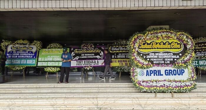Karangan Bunga Ucapan Duka Ramai di Kementerian LHK