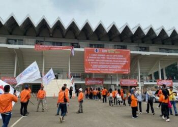 Massa Buruh Padati Istora Senayan