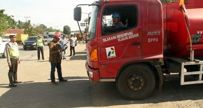 Truk Terbalik Dekat Gerbang Tol Balsam Tewaskan Satu Penumpang