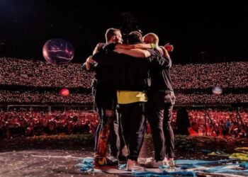 Harap-harap Cemas Ikut “Ticket War” Konser Coldplay