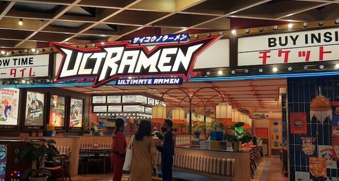 Makan Ramen ditemani “Ultraman” di Ultramen