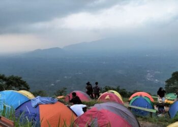 Warga Nikmati Temiangan Hill Wisata “Negeri di Atas Awan”