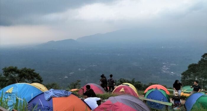 Warga Nikmati Temiangan Hill Wisata “Negeri di Atas Awan”