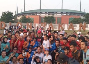 Ganjar Pranowo-Bima Arya Lari Pagi di Area Stadion Pakansari