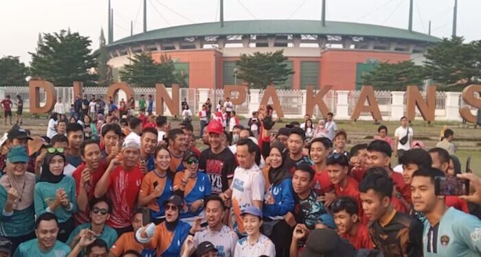Ganjar Pranowo-Bima Arya Lari Pagi di Area Stadion Pakansari