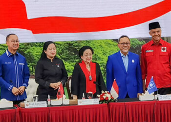 Ketum PDIP Megawati Soekarnoputri bersama Ketum PAN Zulkifli Hasan, Ketua DPP Puan Maharani dan Gubernur Jawa Tengah Ganjar Pranowo saat kunjungan silaturahmi dan kerjasama Partai politik di kantor DPP PDIP di Diponegoro, Jakarta. Foto: Anton