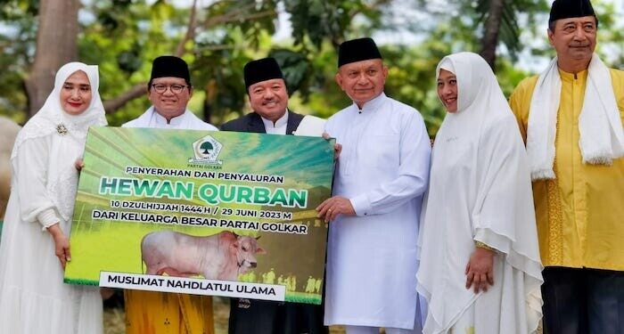 Partai Golkar Serahkan Hewan Kurban