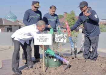 Menteri LHK Ingatkan Warga Atasi Polusi Plastik