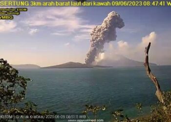 Gunung Anak Krakatau Meletus Tujuh Kali