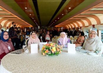Ibu Negara dan Istri PM Malaysia Keliling Danau Putrajaya