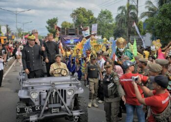 Ridwan Kamil Lepas Kirab Budaya dan Karnaval Pembangunan