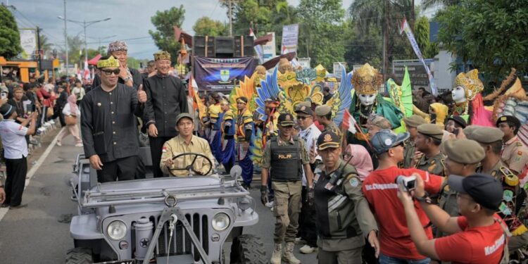 Ridwan Kamil Lepas Kirab Budaya dan Karnaval Pembangunan