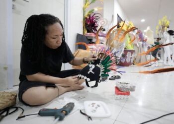 PYCH Rancang Busana untuk Papua Street Carnival