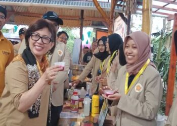 Mahasiswa UGM Bantu Penganekaragaman Olahan Buah Naga di Banyuwangi