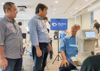 Dukung Keselamatan Berkendara, Onesight EssilorLuxottica Beri Cek Mata dan Lensa Gratis kepada Pengemudi Bluebird