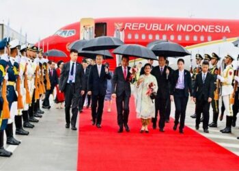 Presiden Jokowi dan Ibu Iriana Tiba di Tiongkok