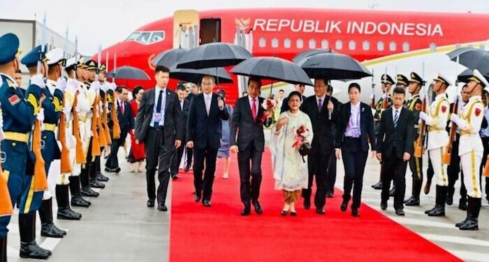 Presiden Jokowi dan Ibu Iriana Tiba di Tiongkok