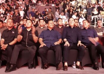 Dua Menteri Menikmati Malam Akhir Pekan di Konser Ari Lasso