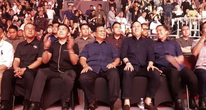 Dua Menteri Menikmati Malam Akhir Pekan di Konser Ari Lasso