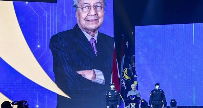 Mahathir Mohamad Jalani Observasi Kesehatan di IJN di Kuala Lumpur