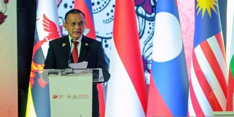 Wakil Ketua DPR, Lodewijk F. Paulus