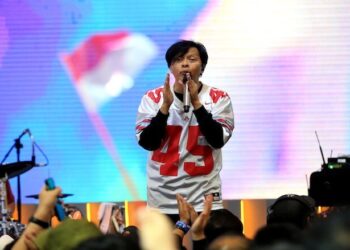 Penampilan GIGI Meriahkan Booth Mitsubishi Fuso