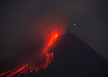 Merapi Delapan Kali Luncurkan Guguran Lava Pijar