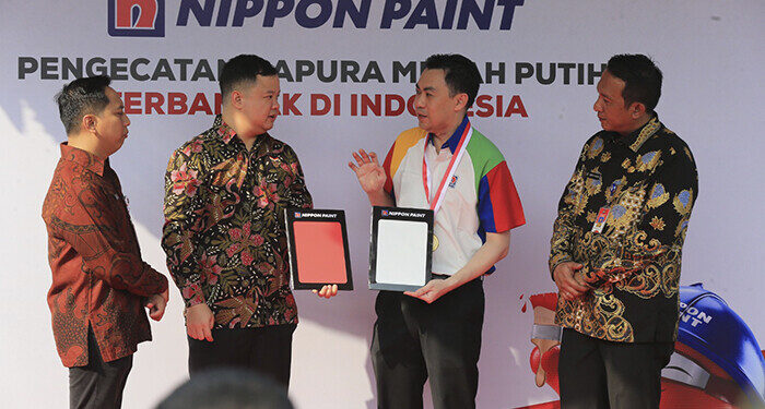 Semarak Sambut Kemerdekaan dalam Gapura Merah Putih