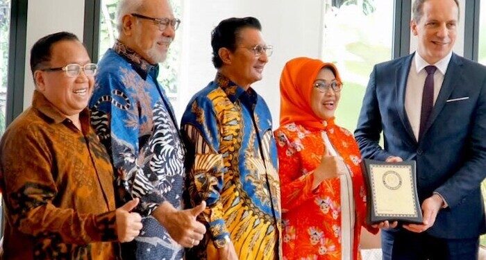 Abraham Liyanto Promosikan Pariwisata di NTT kepada Dubes Prancis