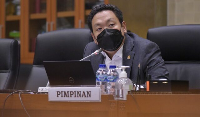 Bahas Penanganan Polusi Udara, Charles Honoris Usul Bentuk Pansus