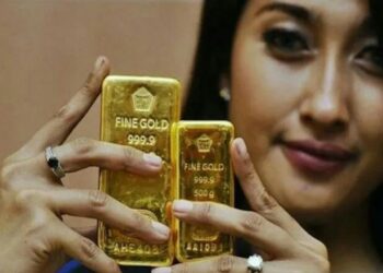 Emas Jatuh Imbas Kenaikan Dolar dan Imbal hasil Obligasi Pemerintah AS
