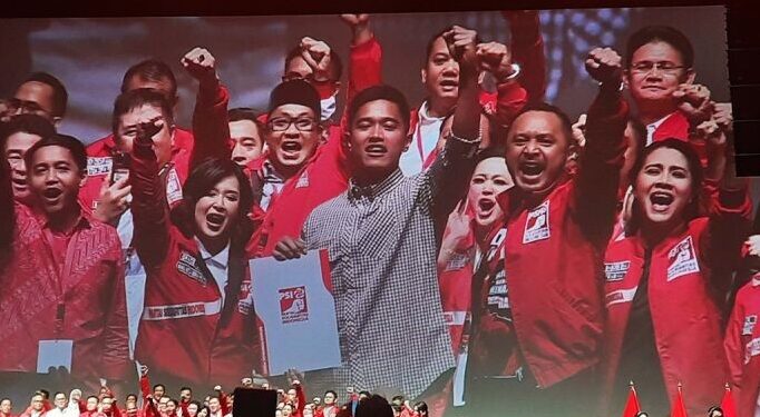 Wakil Ketua Dewan Pembina PSI Grace Natalie (kiri) bersama Ketua Umum PSI Kaesang Pangarep (kanan) dalam Kopdarnas: Deklarasi Politik PSI di Djakarta Theater, Jakarta, Senin (25/9/2023).