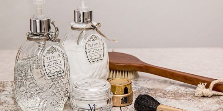 Ilustrasi produk riasan wajah.