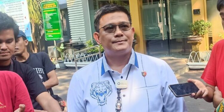 Dirreskrimsus Polda Metro Jaya Kombes Pol Ade Safri Simanjuntak saat diwawancarai di Jakarta, Senin (25/9/2023).